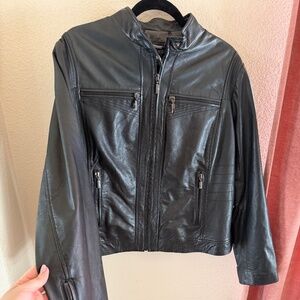Bernardo Black Lightweight Leather Jacket with Fitted Silhouette 1x